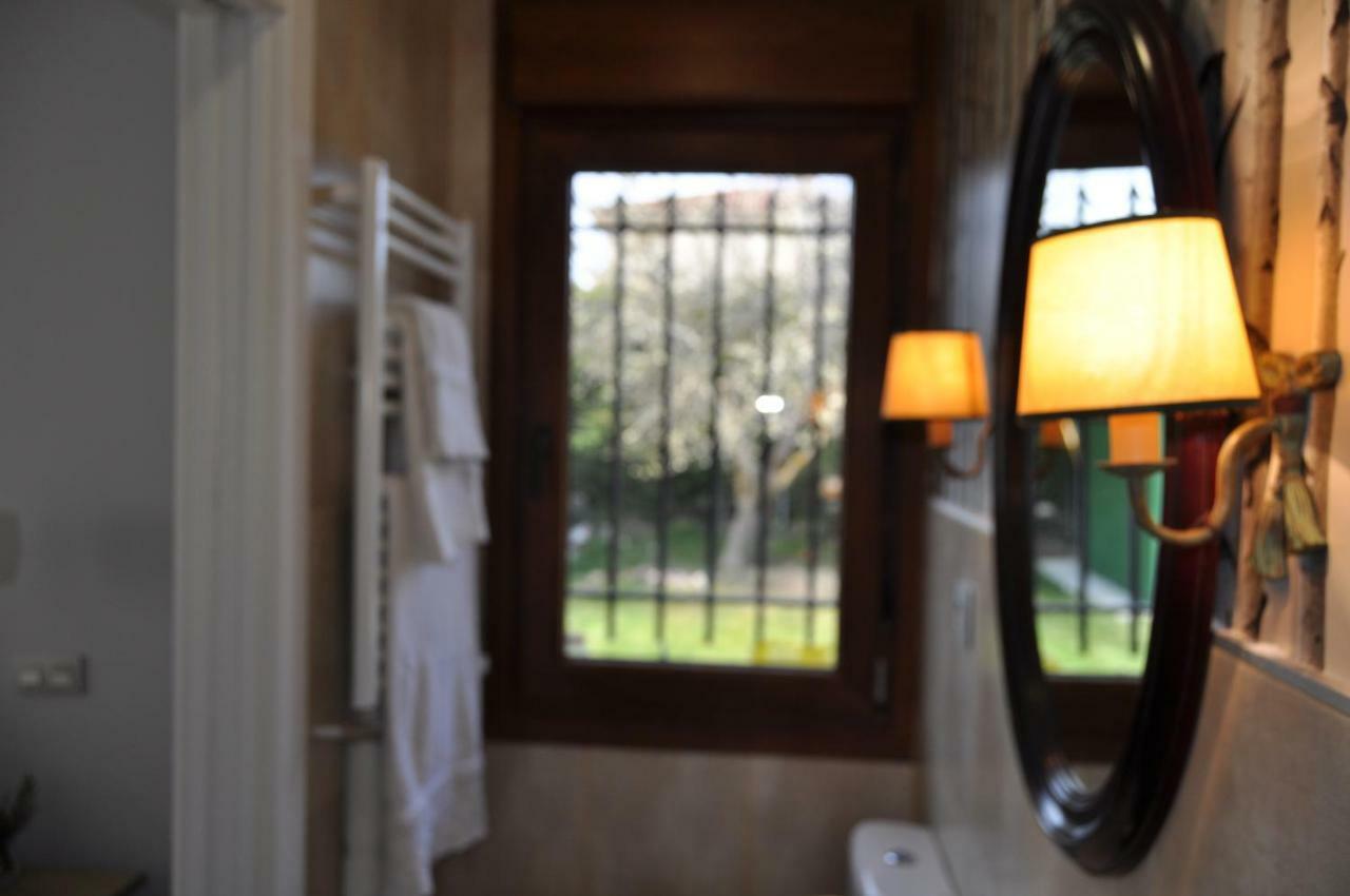 El Jardin De Manuela Santibanez del Val Exterior foto