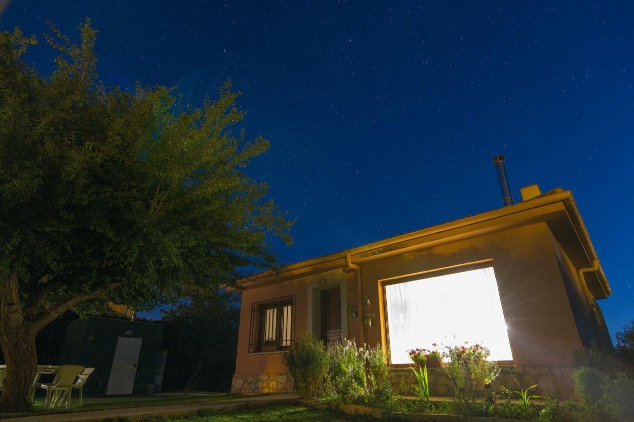 El Jardin De Manuela Santibanez del Val Exterior foto