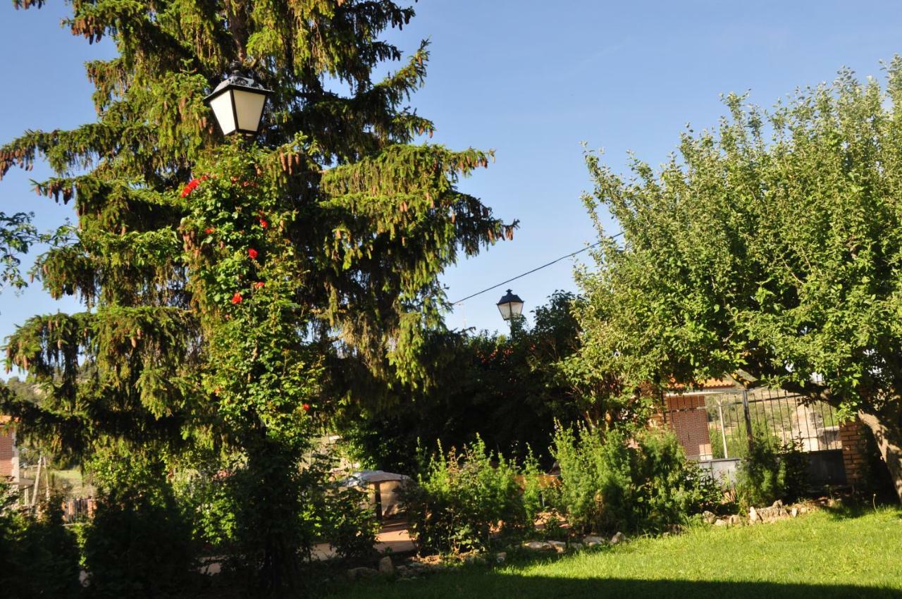 El Jardin De Manuela Santibanez del Val Exterior foto